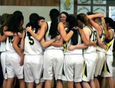 西亚卡姆连续三场比赛得分超过比分优势明显，西班牙队挑战极限！