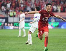 梅西重伤倒地，武磊全队围拢祈祷，场面感人的简单介绍
